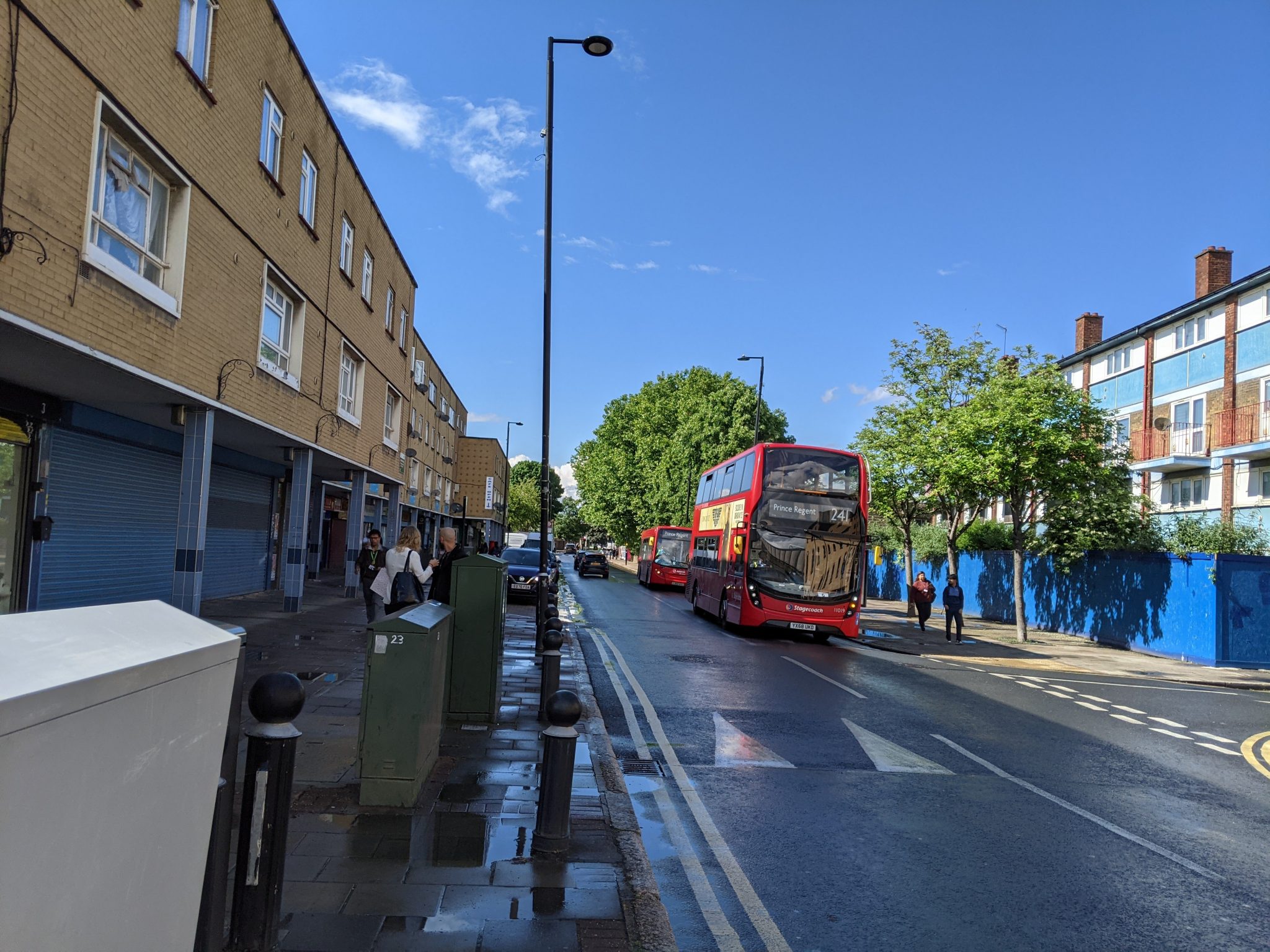 bus-use-doubles-at-elizabeth-line-station-areas-since-opening-murky